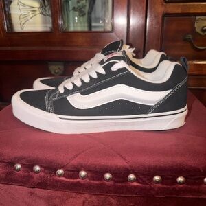 Vans Knu School